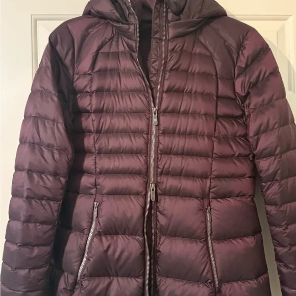 Lululemon Athletica Goose Down Hooded Puffer Jacket in Black Cherry (Burgundy) 6 - Picture 6 of 10